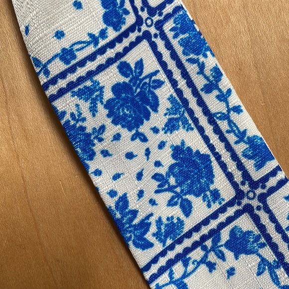 Urban Outfitters Darling Draped Bow Scrunchie Floral Blue - Picture 4 of 7